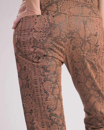 alembika-viper-iconic-stretch-jeans-terracotta image 4