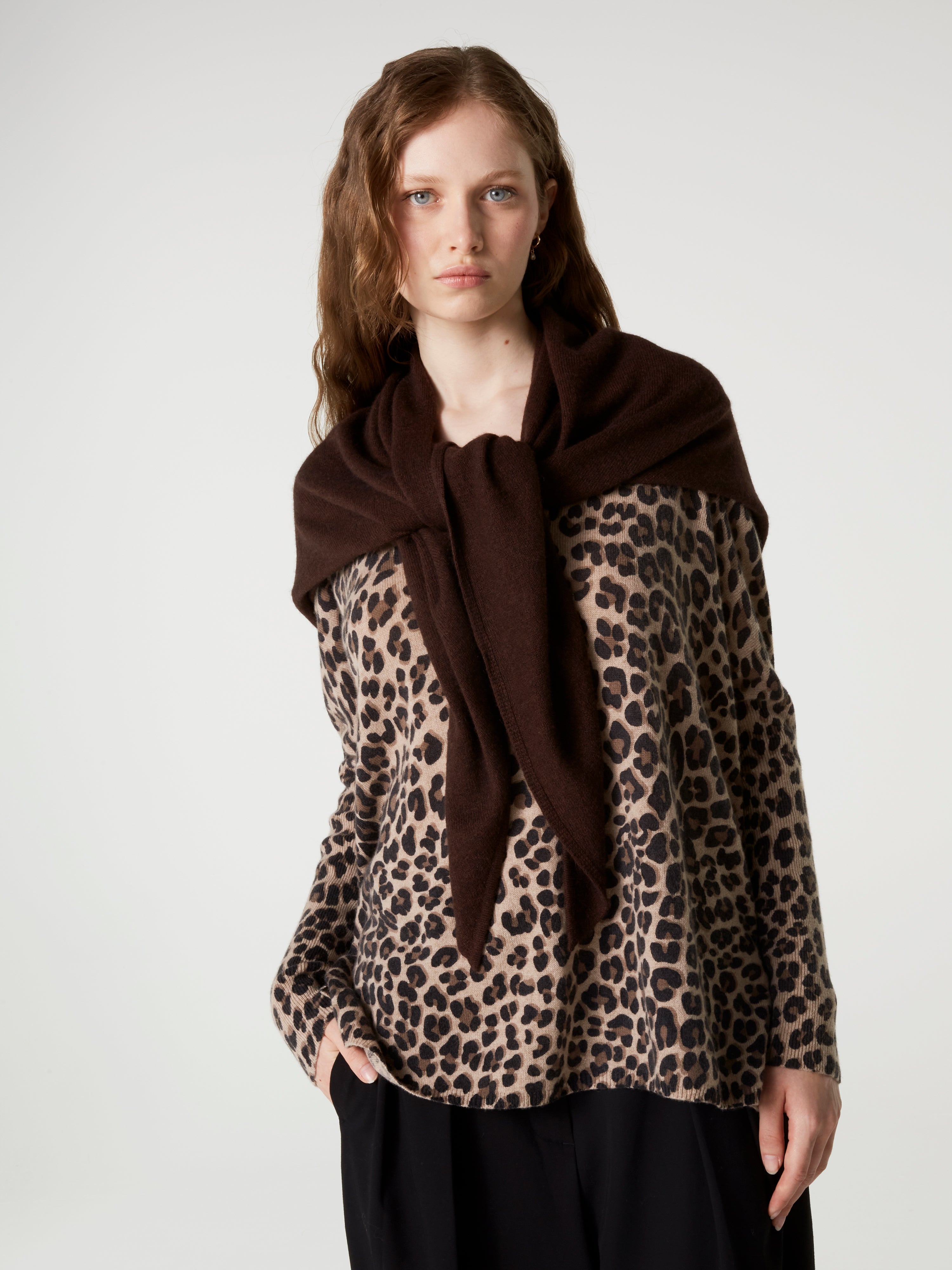 absolut-danika-damen-dreieckstuch-aus-kaschmir-braun-brownie-165x79-cm image 2