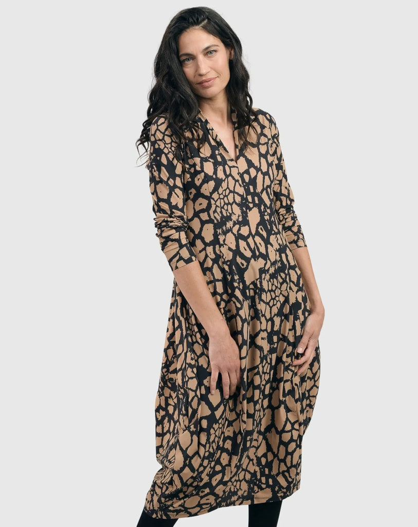 alembika-tekbika-abstract-cocoon-dress-desert-techno-kleid image 1