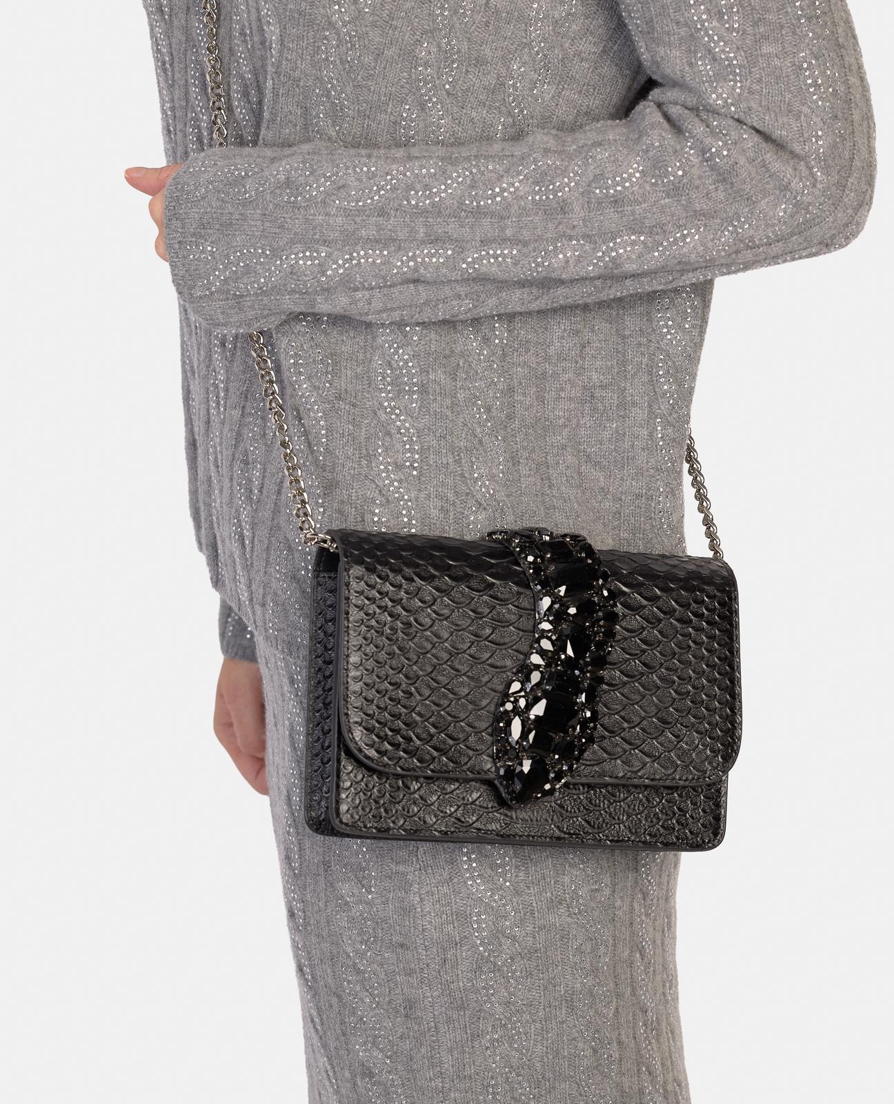 alma-en-pena-snake-schultertasche-schwarz-leder-mit-kette image 4