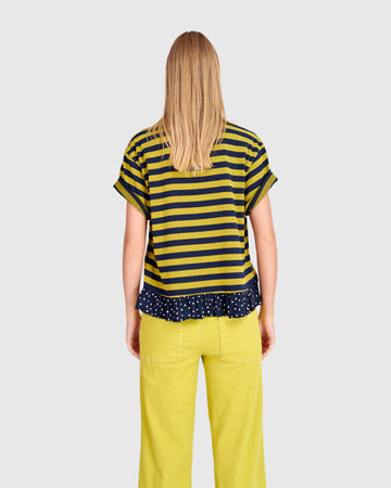 alembika-sunrise-ruffle-t-shirt-gelb-navy-damen image 5