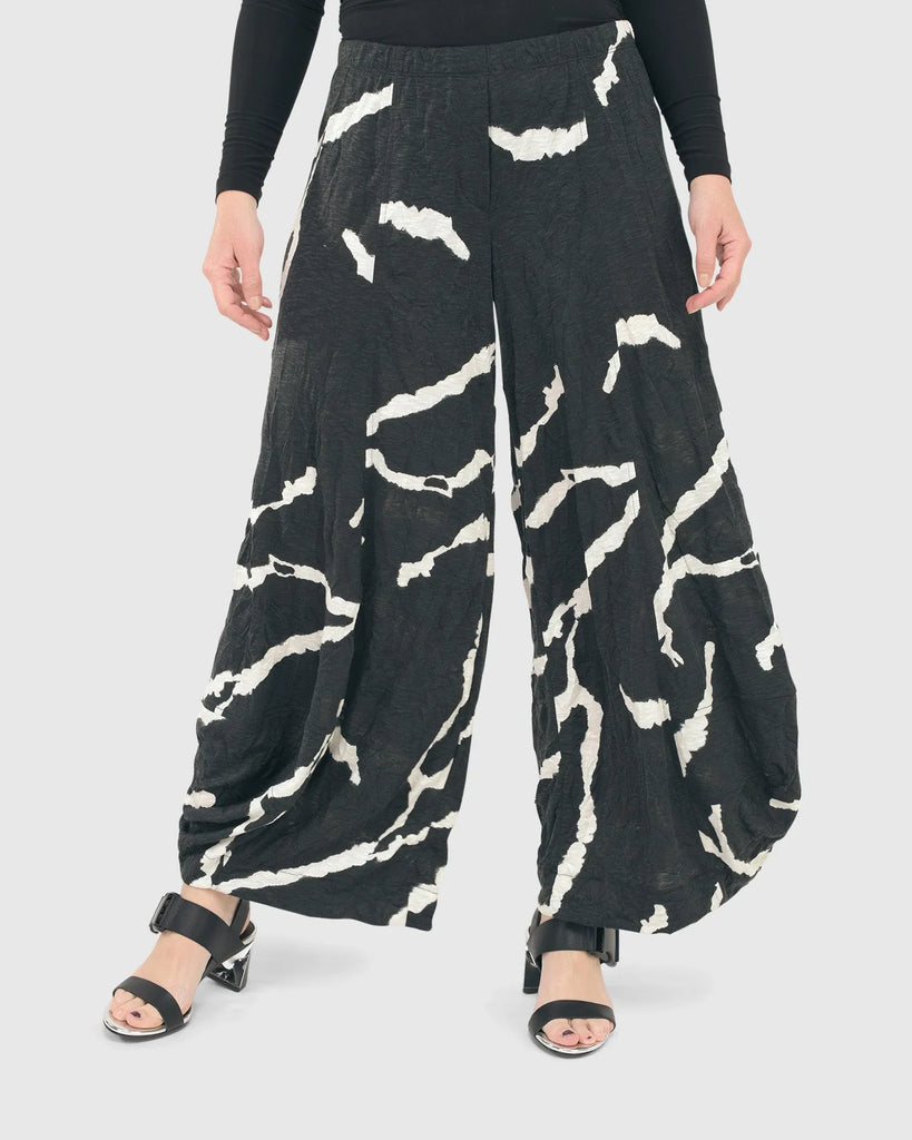 alembika-ice-crinkle-punto-pants-black-stretchhose-mit-print image 1