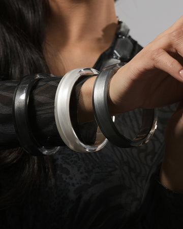 alembika-minimalist-bangle-armreif-frost image 2