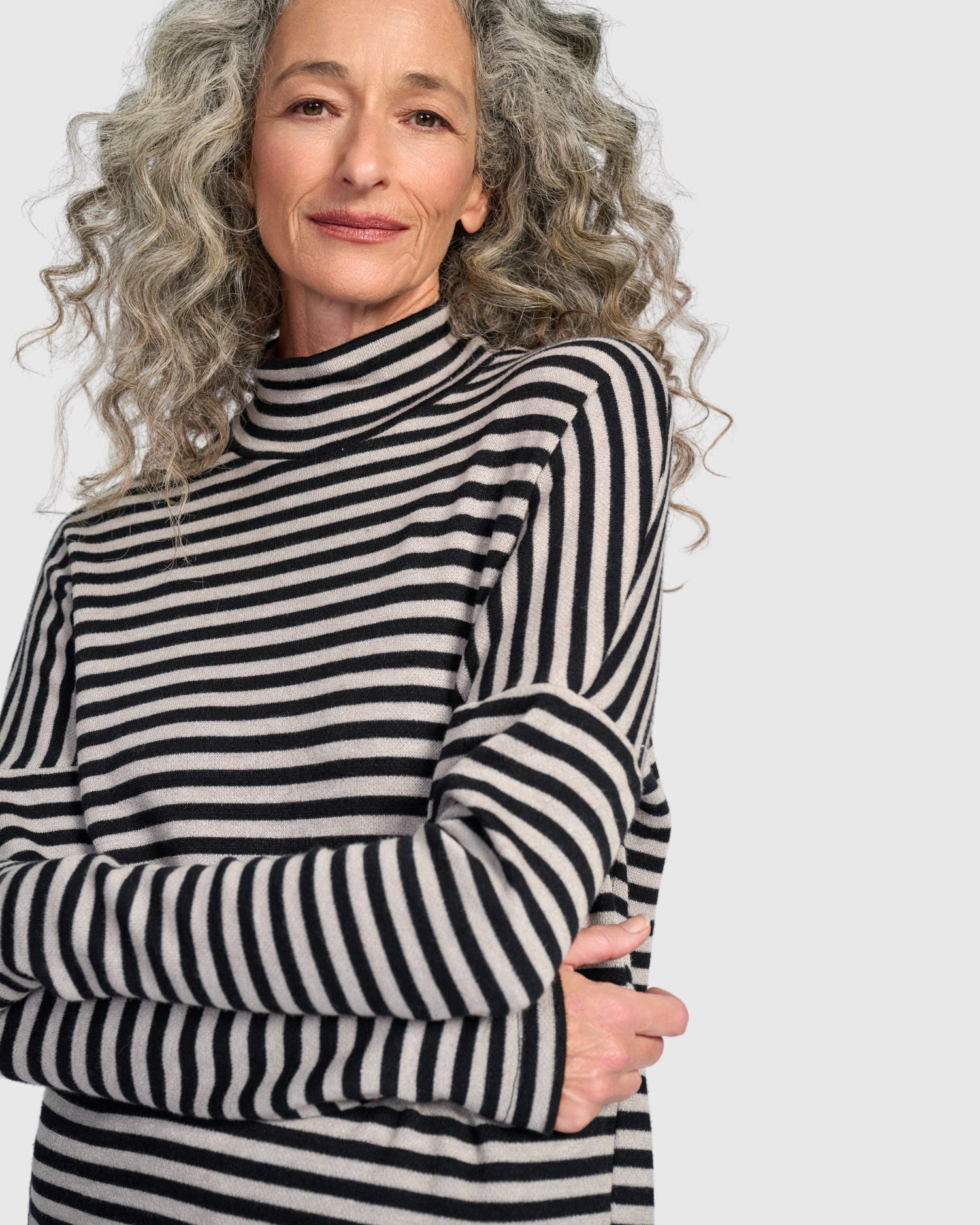 alembika-urban-kusk-turtleneck-tunika-black-cloud-stripe image 2