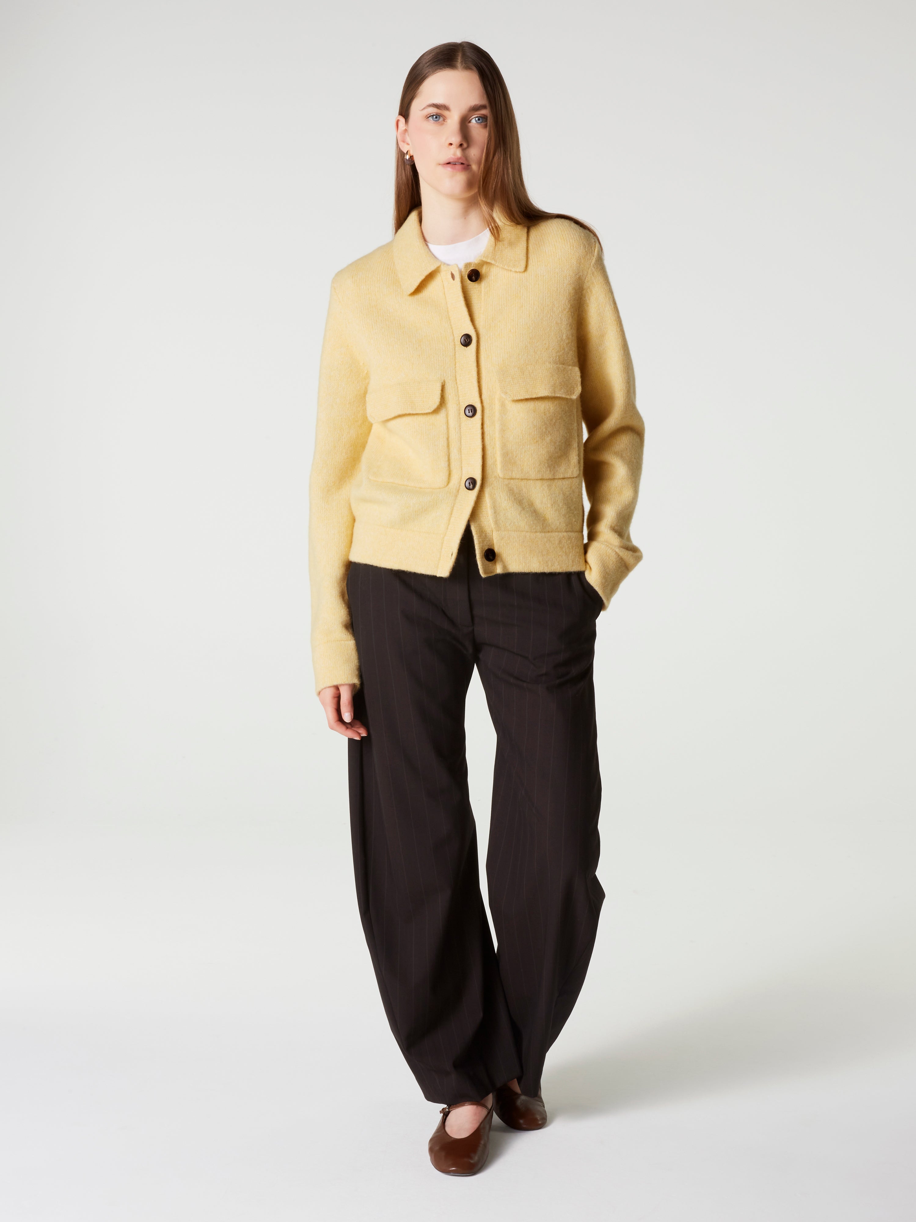 absolut-maiwen-wolljacke-damen-hellgelb-hemdkragen image 1