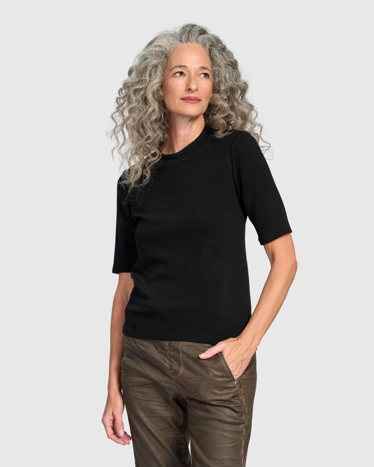 alembika-ribbed-mockneck-tee-schwarz image 1