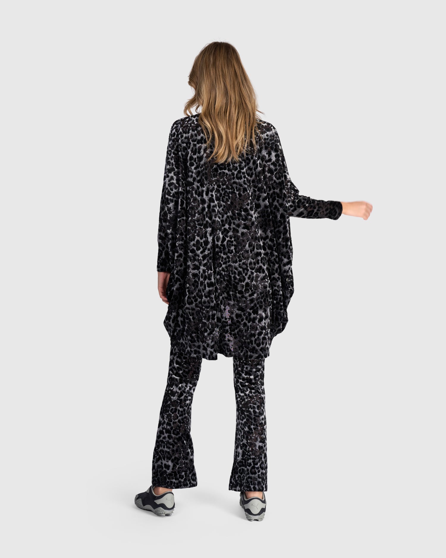 alembika-bagheera-oversized-tunic-tunika-pewter-leopard image 6