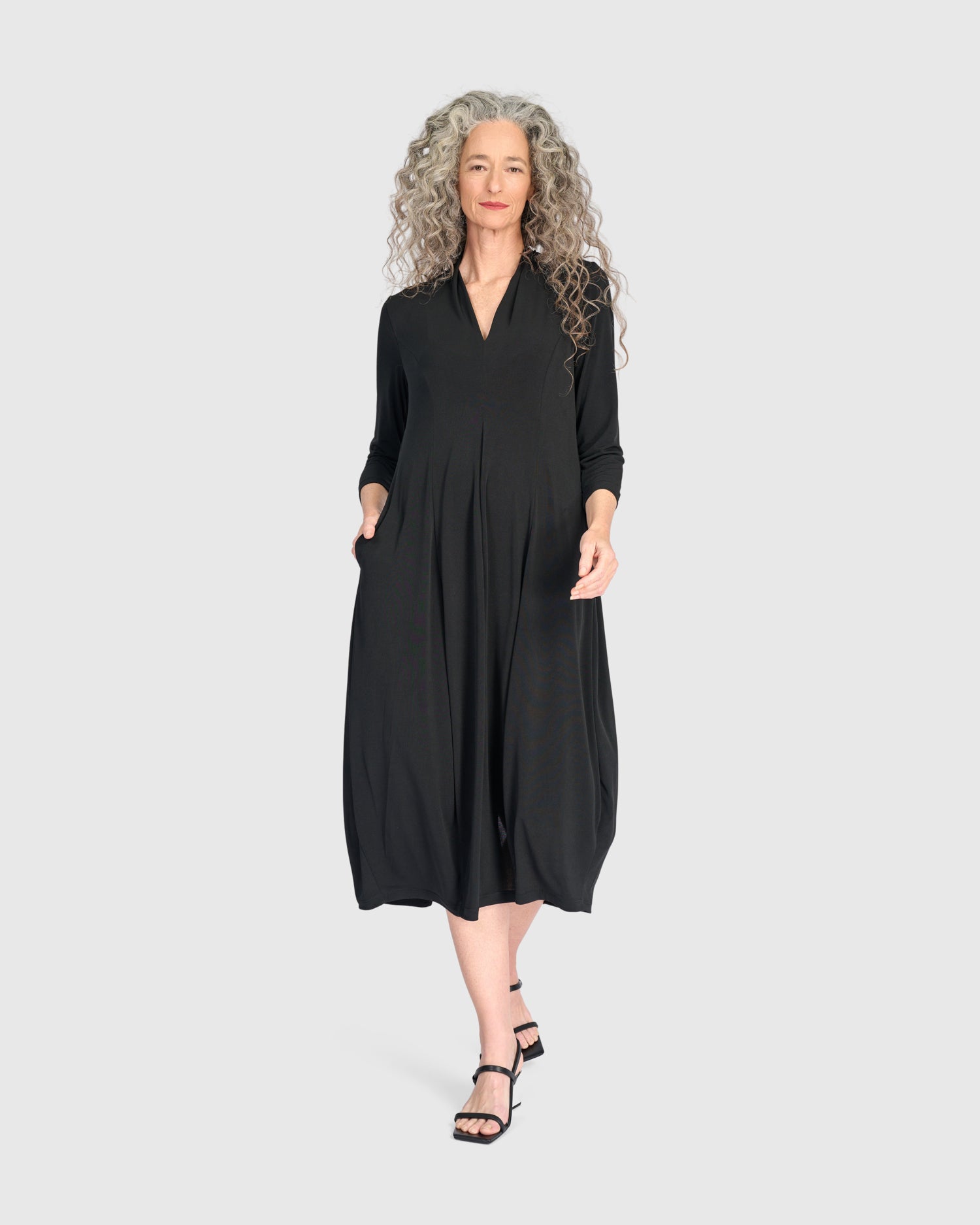 alembika-essential-slinky-cocoon-dress-midikleid-schwarz image 6