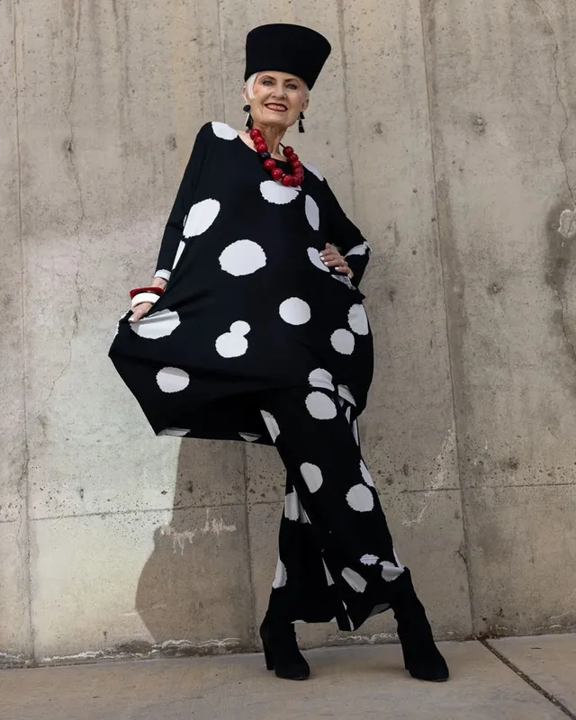 alembika-spot-cocoon-top-black-jersey-tunika-mit-taschen image 1