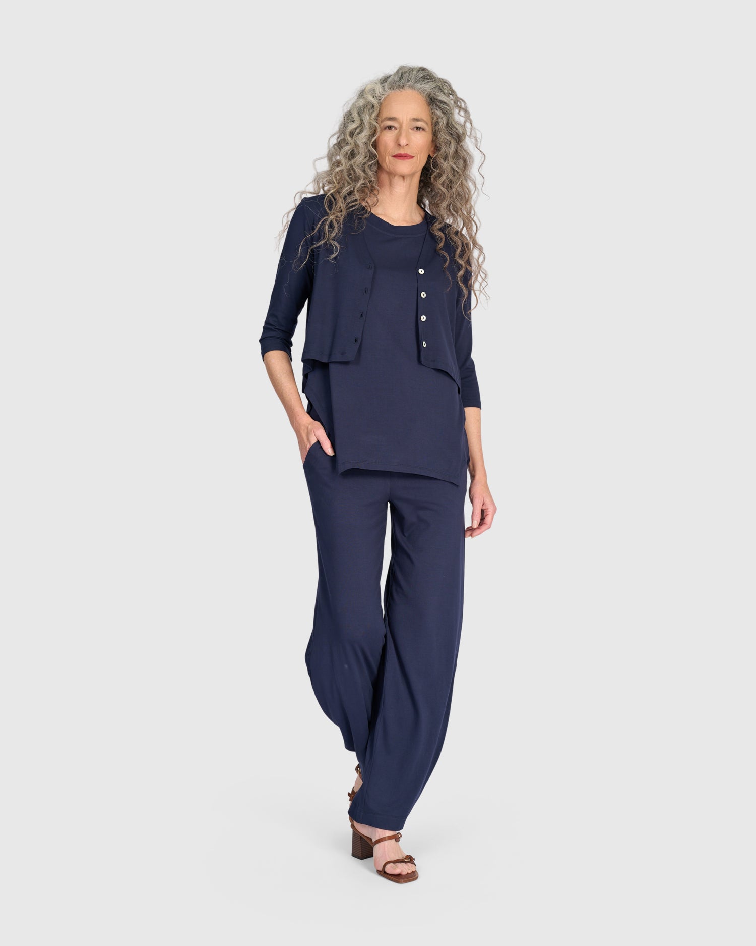 alembika-essential-crop-cardigan-navy-kurz-cardigan image 4