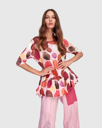 alembika-addison-flouncy-tee-damen-top-magenta-dots image 4
