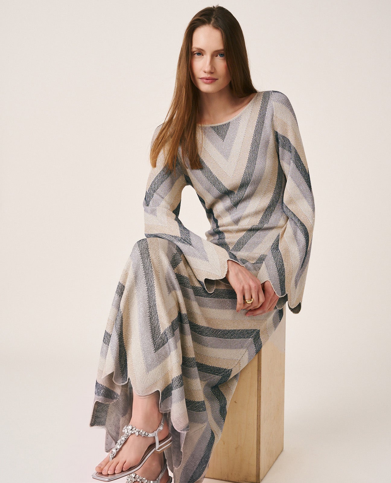 alma-en-pena-maxi-knit-dress-maxi-strickkleid-geometrie-print image 3