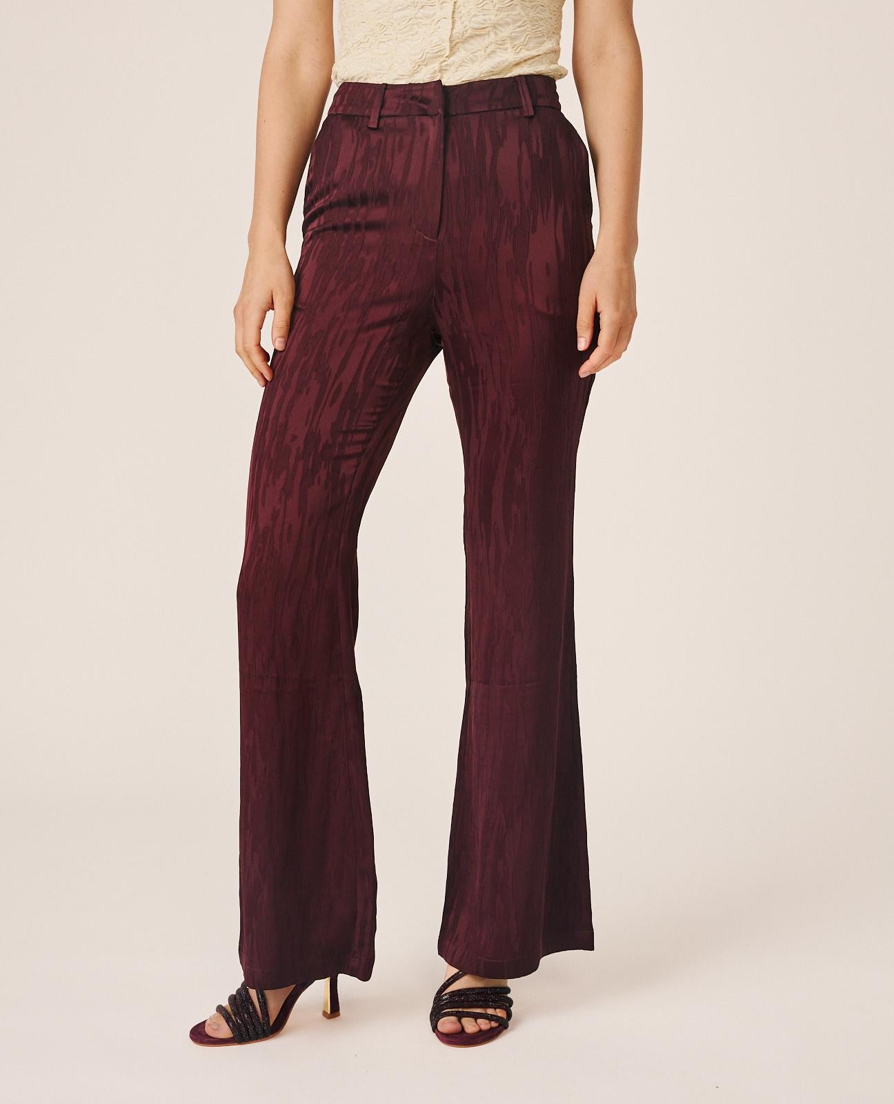 alma-en-pena-jacquard-flare-hose-bordeaux-high-waist-schlaghose image 3