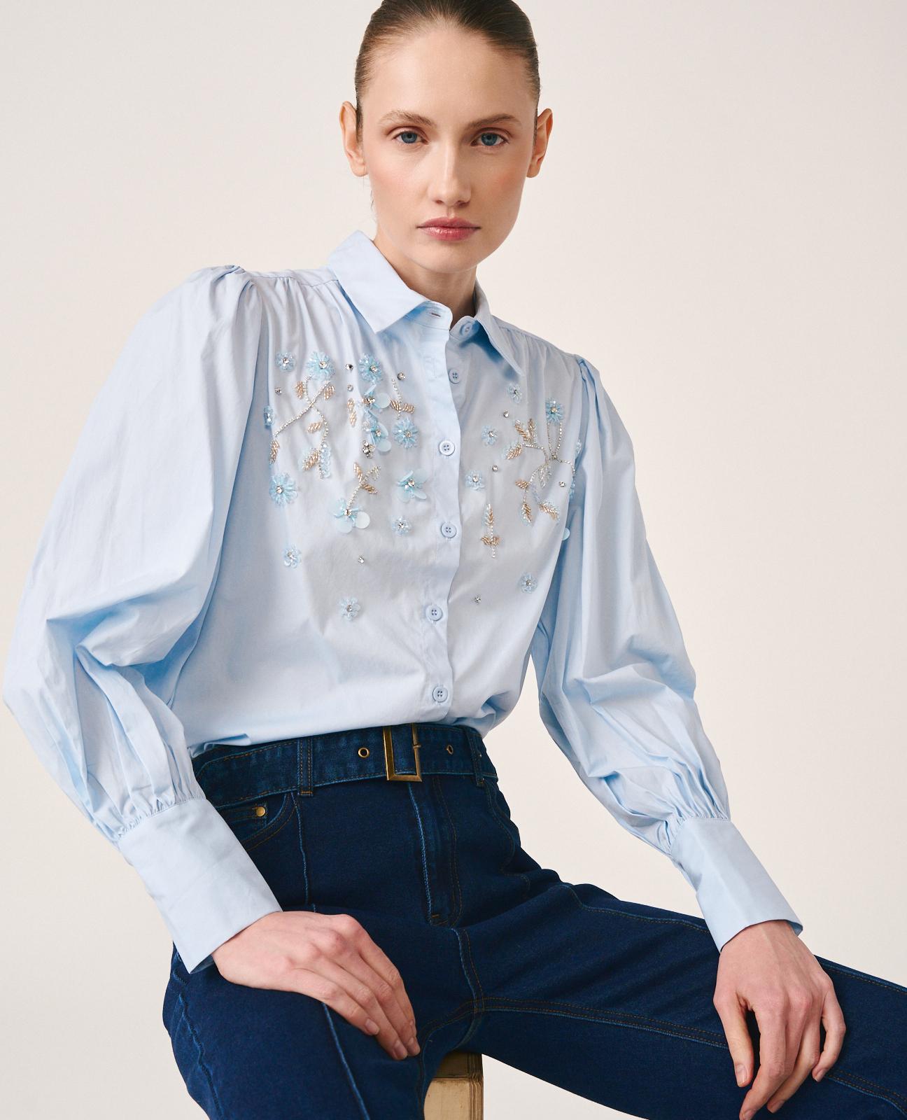 alma-en-pena-popeline-bluse-mit-strass-blumen-blau image 2