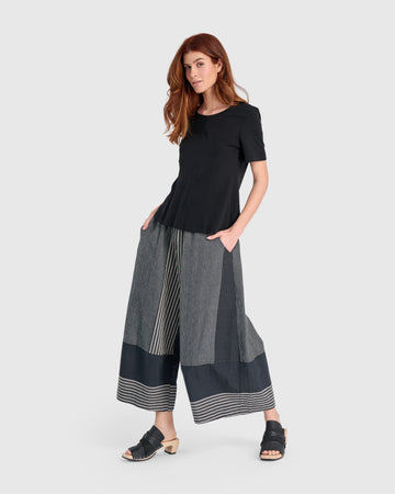 alembika-essential-shaped-tee-damen-schwarz-kurzarm image 4