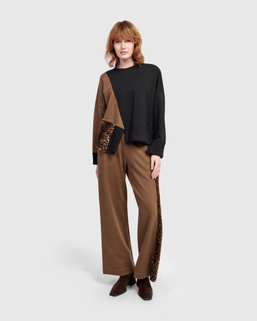 alembika-urban-strut-relaxed-hose-camel image 4