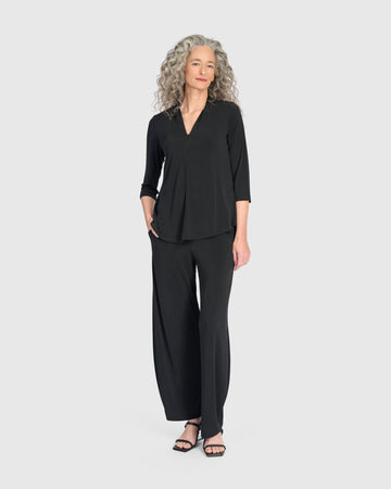alembika-essential-slinky-v-neck-top-schwarz image 6