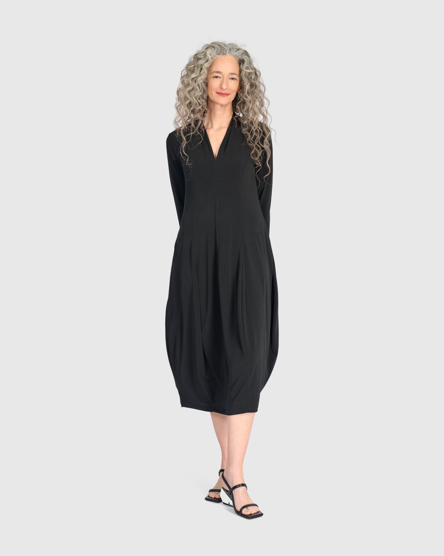 alembika-essential-slinky-cocoon-dress-midikleid-schwarz image 5