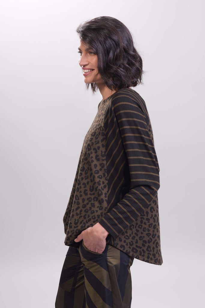 alembika-chiu-raglan-top-moss image 1