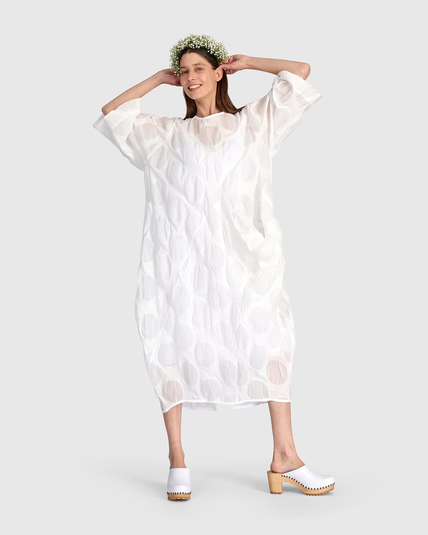 alembika-lucent-oversized-kleid-sheer-white-maxi image 6