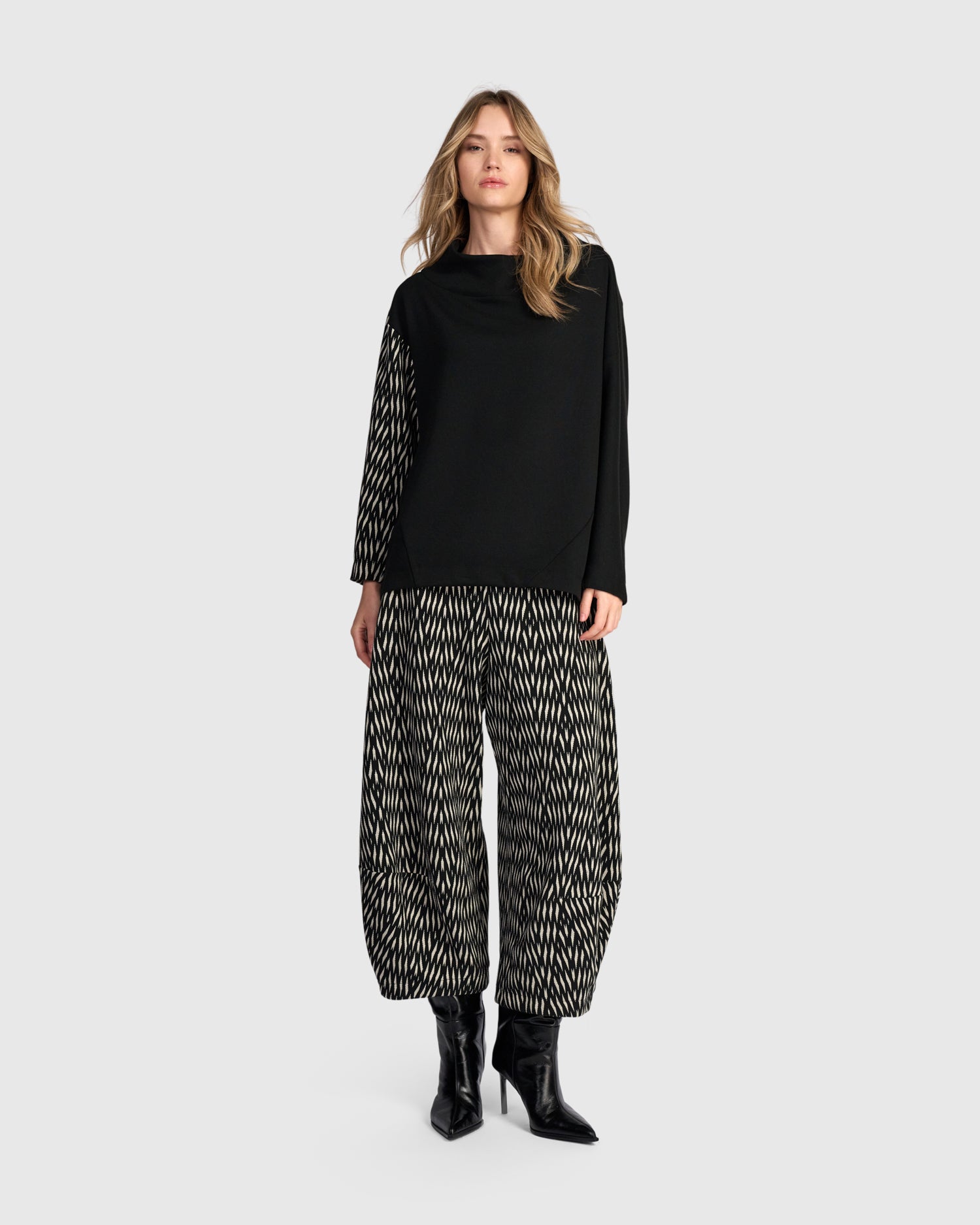 alembika-vector-lantern-pant-zebra-jacquard-hose-weit image 7
