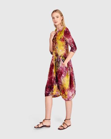 alembika-tangle-draped-pockets-kleid-raspberry-gold image 5