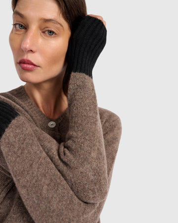 alembika-blackbird-cardigan-hazelnut-black-cropped-strickjacke image 6