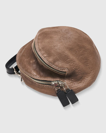alembika-circle-canteen-tasche-holzbraun-leder image 3