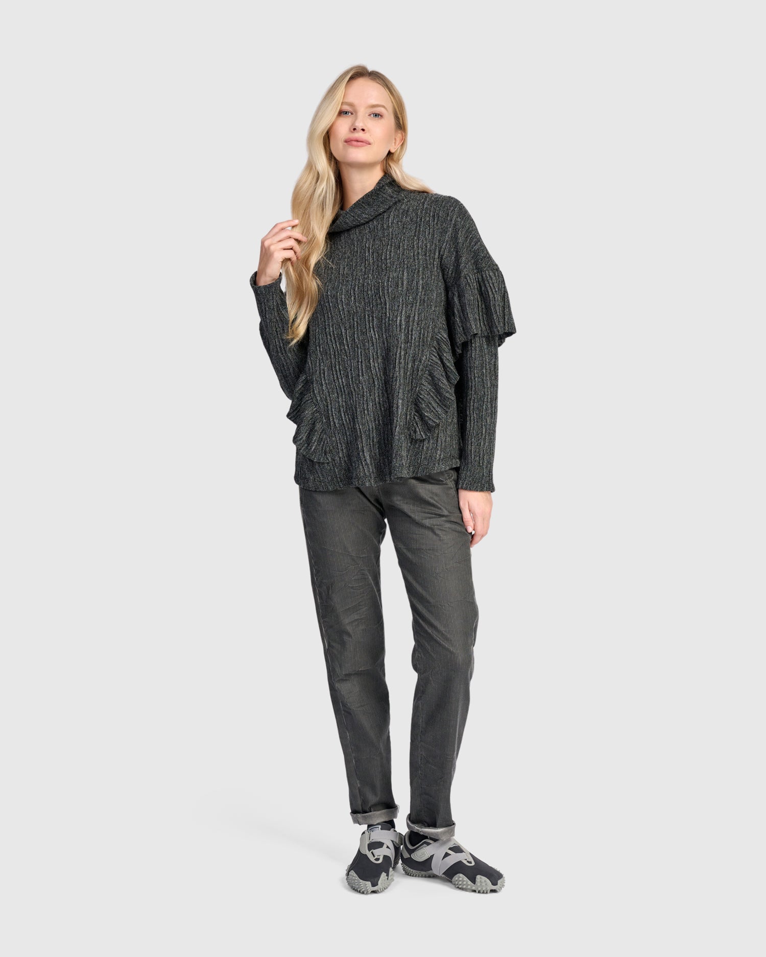 alembika-urban-retro-ruffle-top-graphite-strick-rollkragen-mit-r-schen image 6