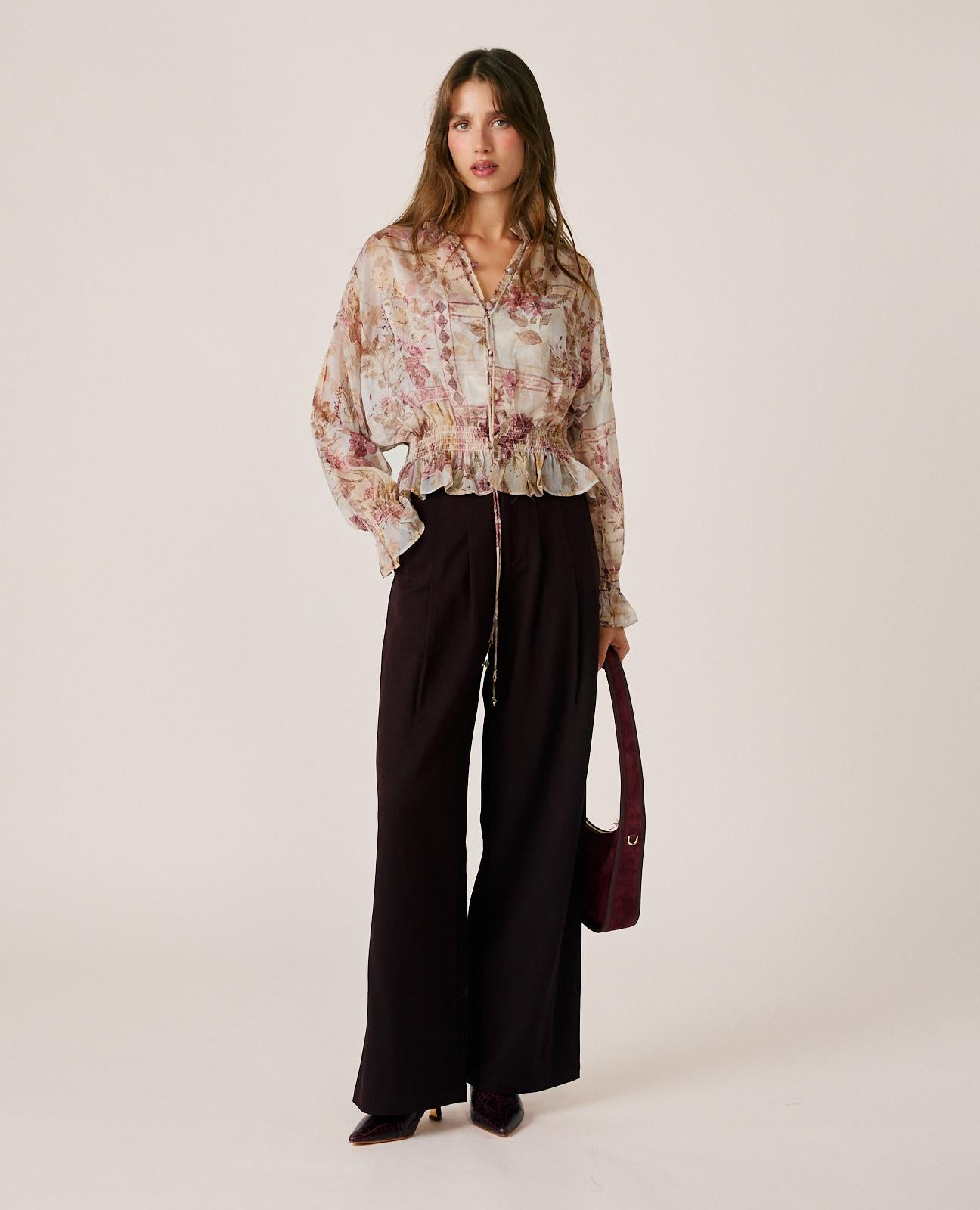 alma-en-pena-chiffonbluse-floral-mit-bindekragen-rosa image 2