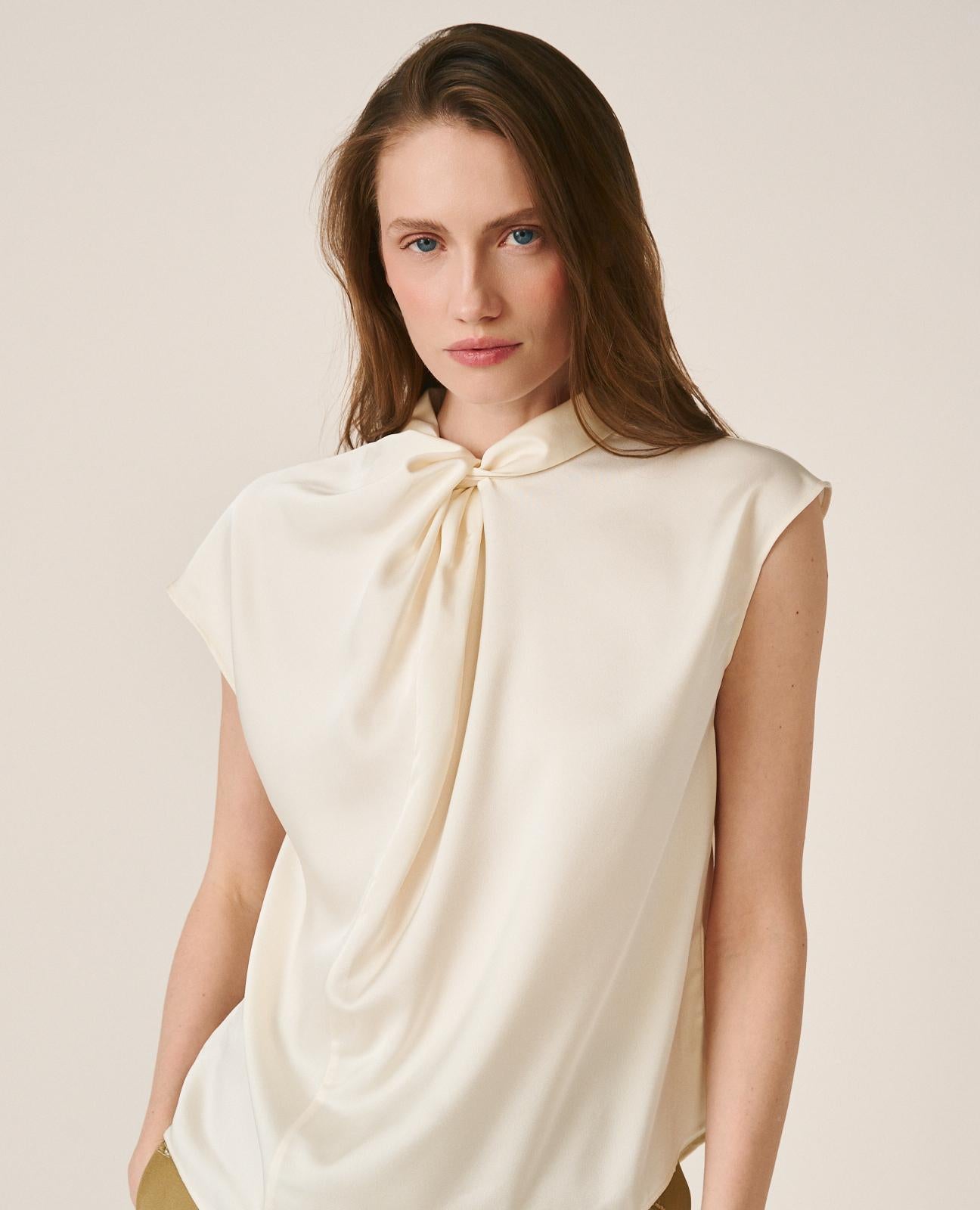 alma-en-pena-satin-plain-blouse-wei-e-rmellose-satin-bluse-mit-drap-ausschnitt image 2