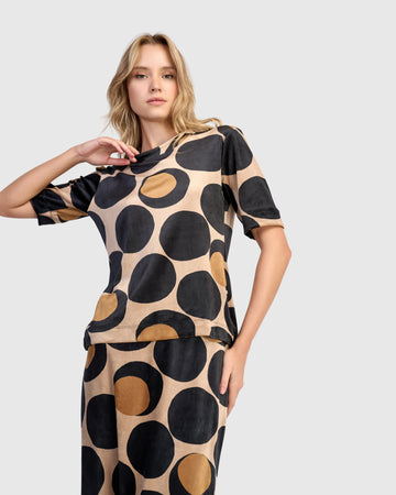 alembika-uma-velvet-mockneck-tee-eclipse image 4