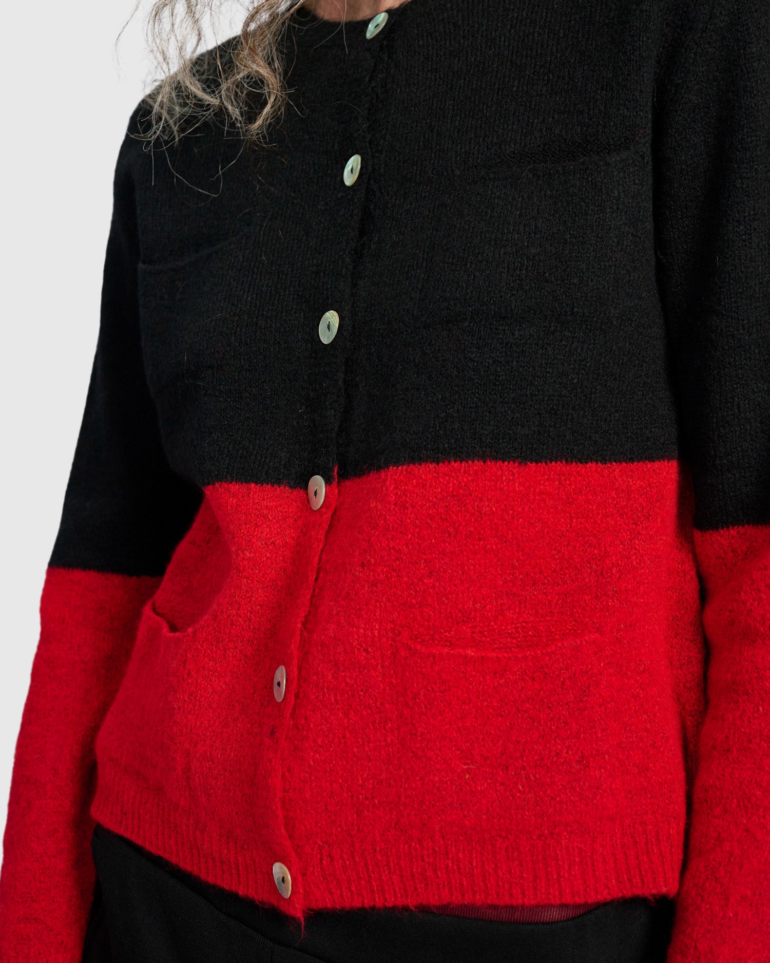 alembika-maeve-cardigan-black-crimson image 2