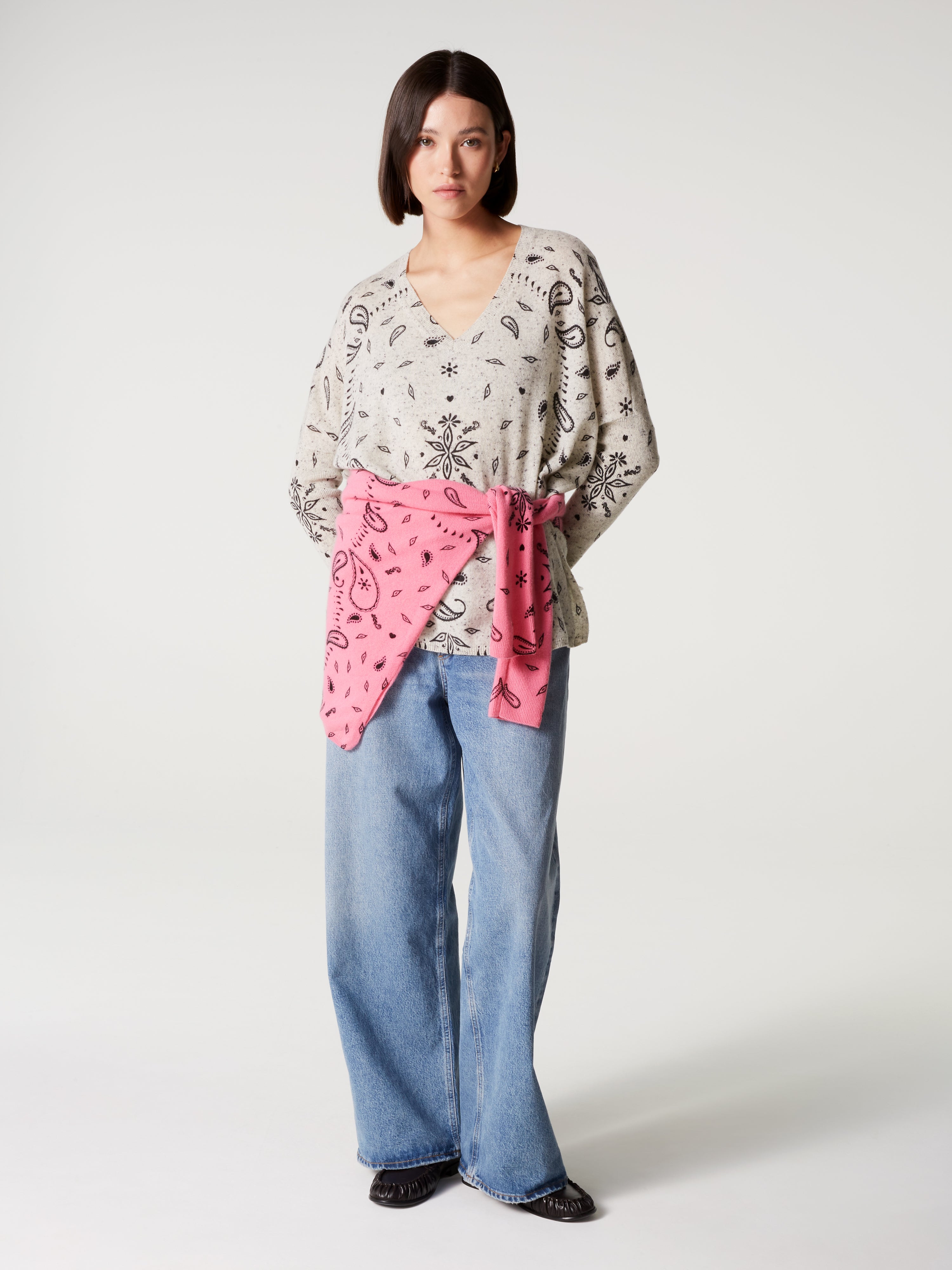 absolut-camille-poncho-pullover-damen-kaschmir-v-ausschnitt-bandana-print image 2