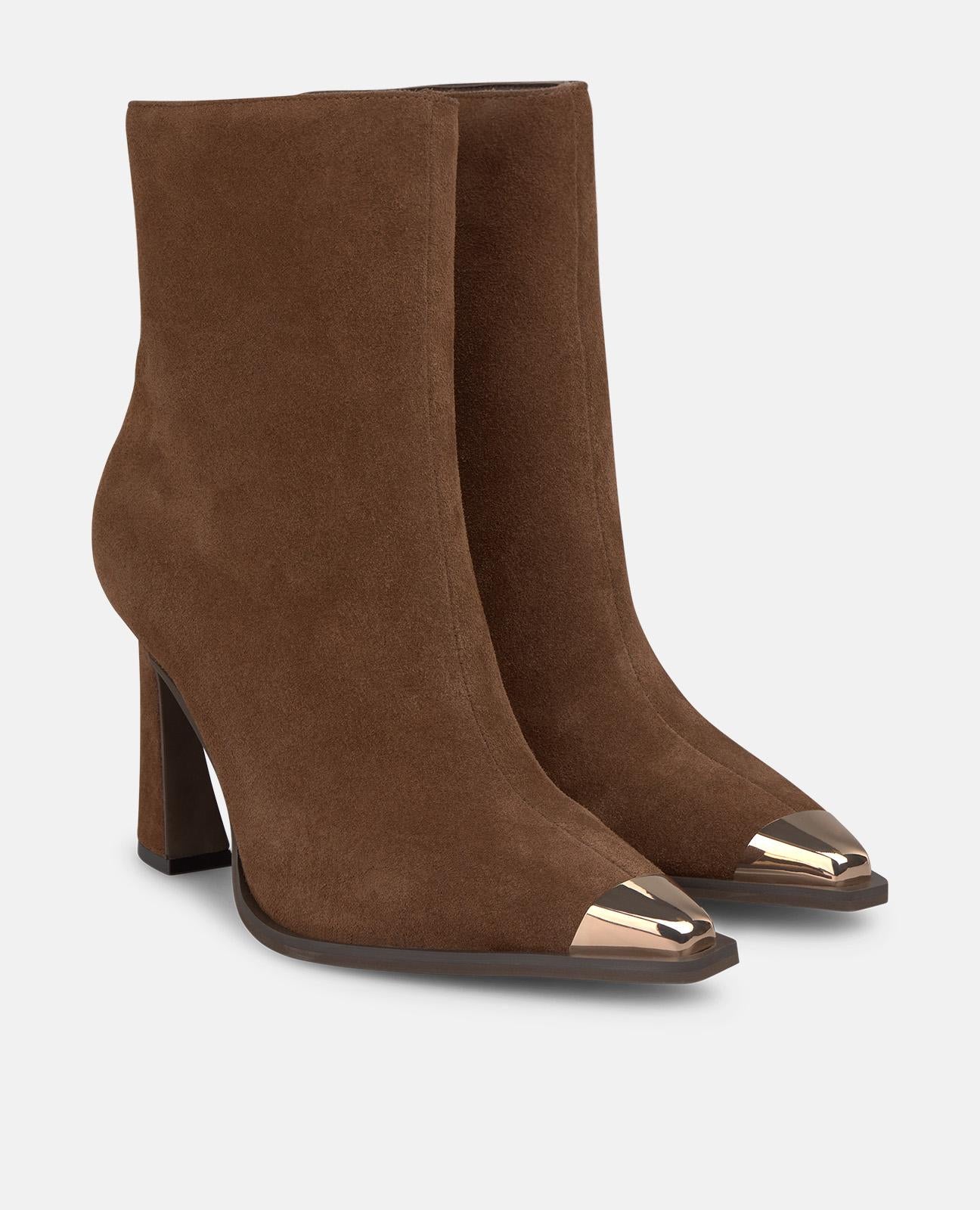 alma-en-pena-stiefelette-mit-metallic-zehenkappe-und-9-cm-absatz-in-camel image 2