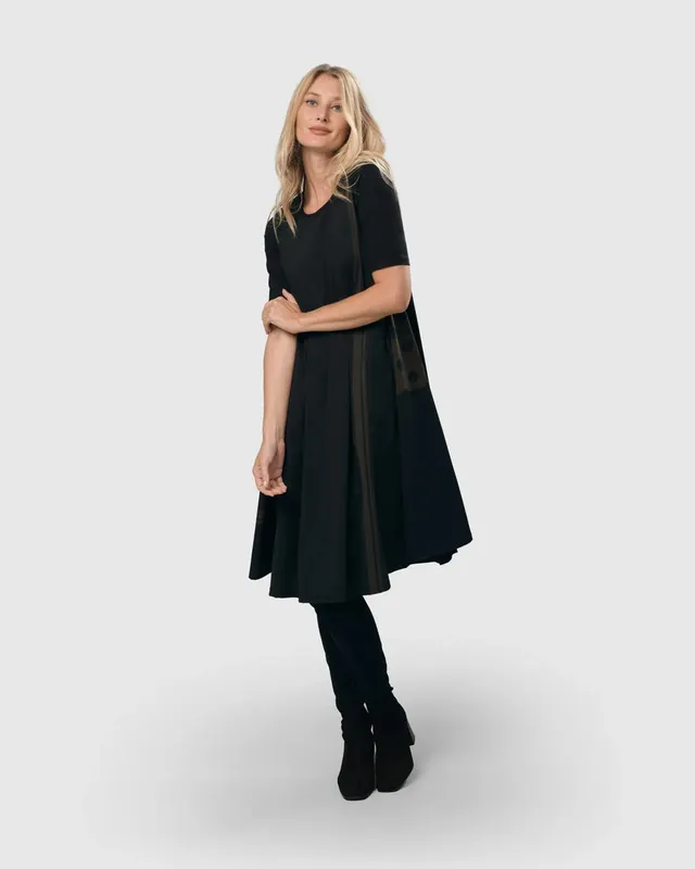 alembika-tekbika-tee-trapeze-dress-schwarz-khaki image 1