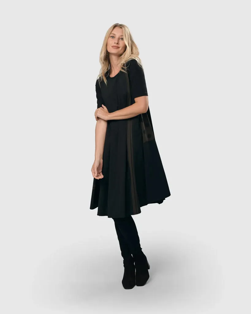 alembika-tekbika-tee-trapeze-dress-schwarz-khaki image 1