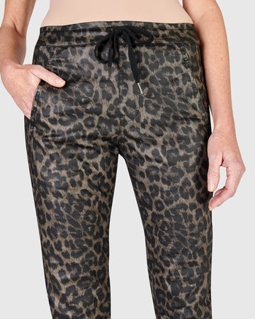 alembika-animal-iconic-stretch-jeans-damen-braun-leopard image 2