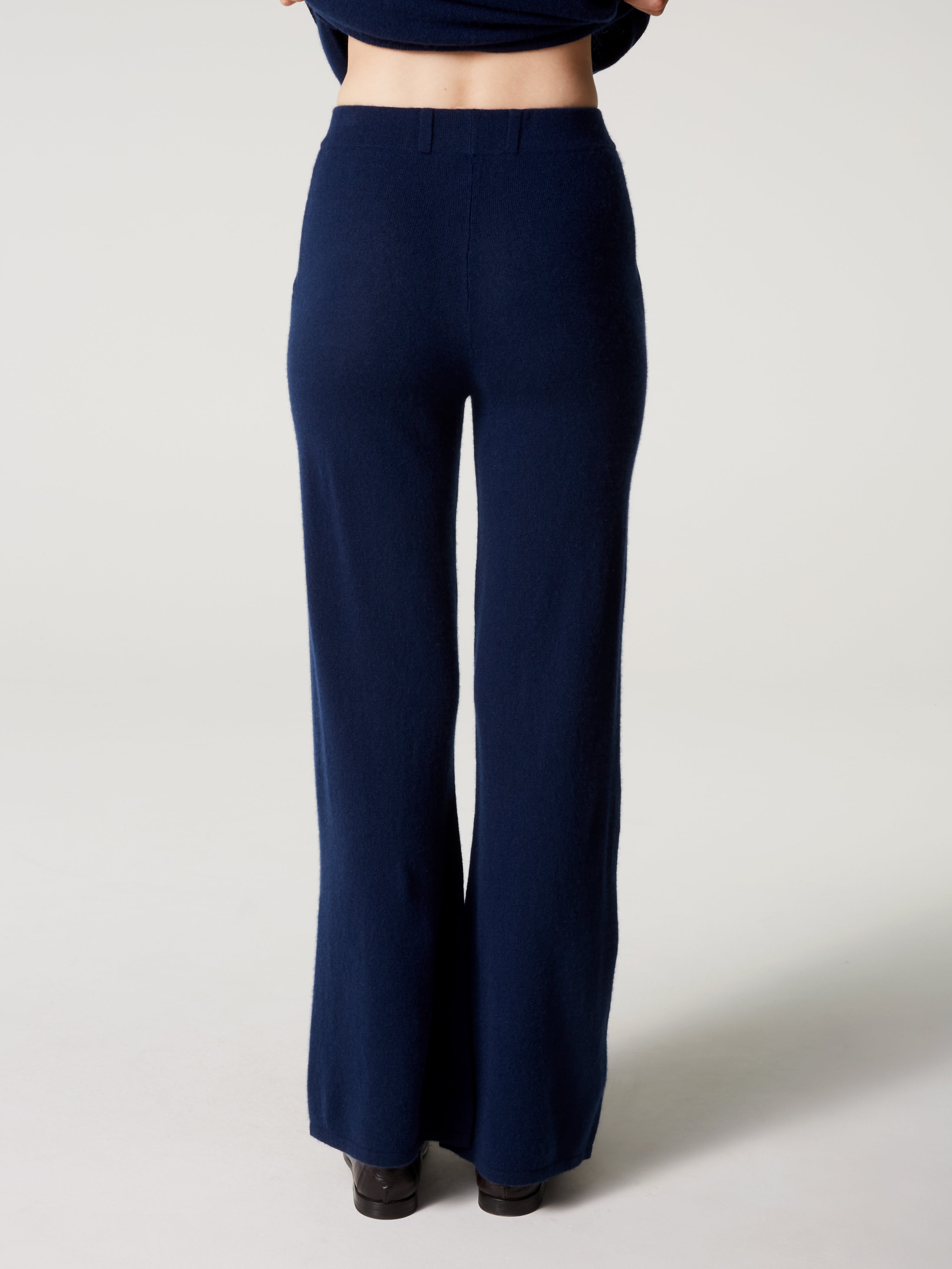 absolut-pantalon-anneli-damen-kaschmirhose-navy-ausgestellt image 4