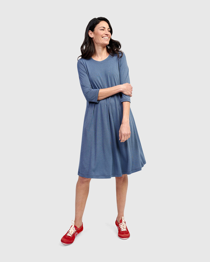alembika-essential-relaxed-kleid-blue-mist image 1