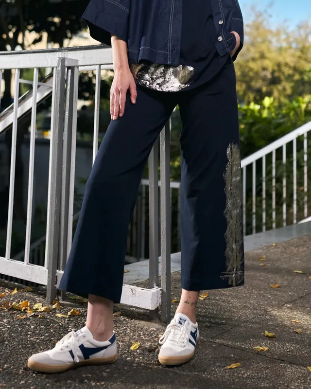 alembika-denver-cropped-pants-navy image 1