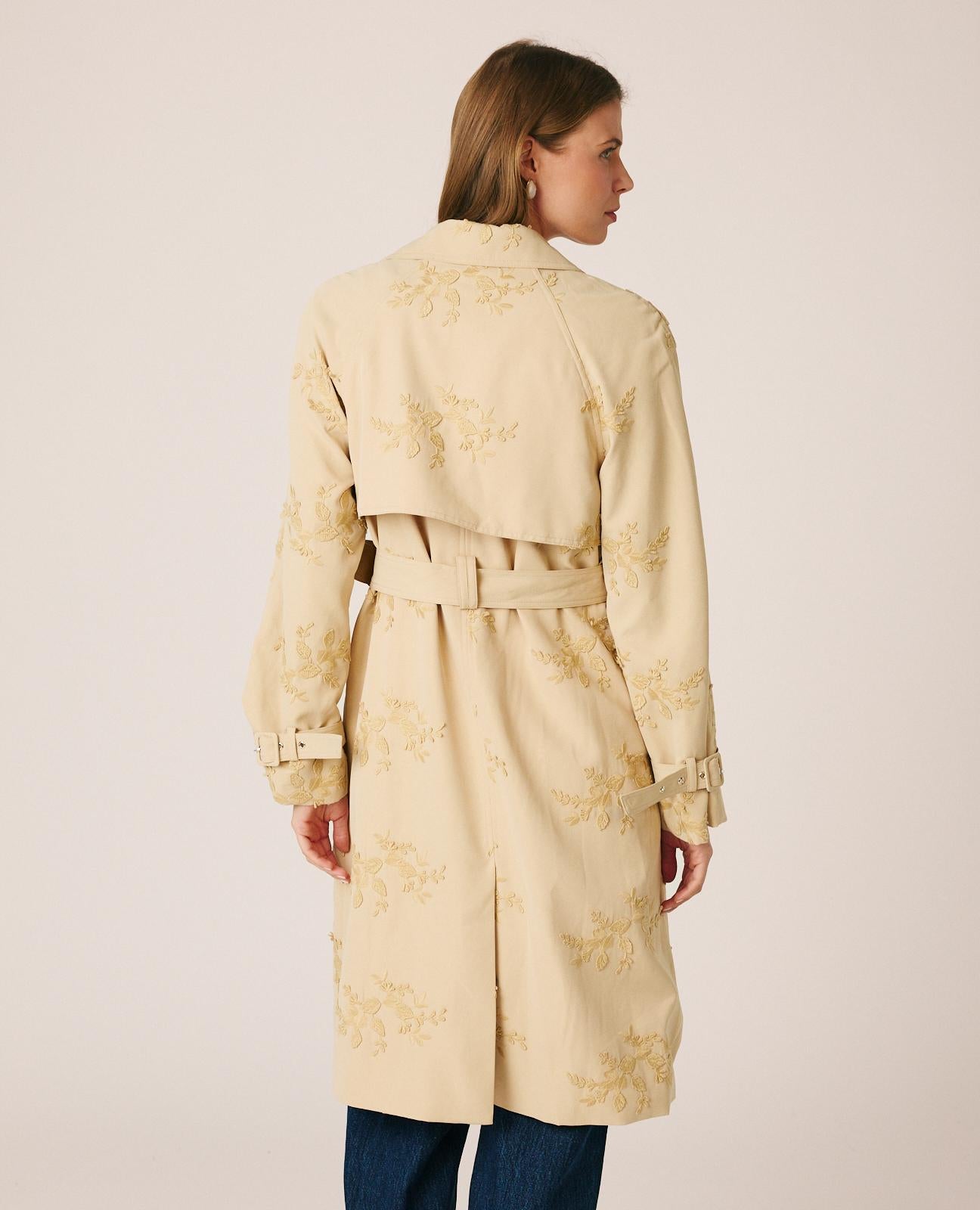 alma-en-pena-trenchcoat-beige-3-4-l-nge-mit-blumenstickerei-und-g-rtel image 7