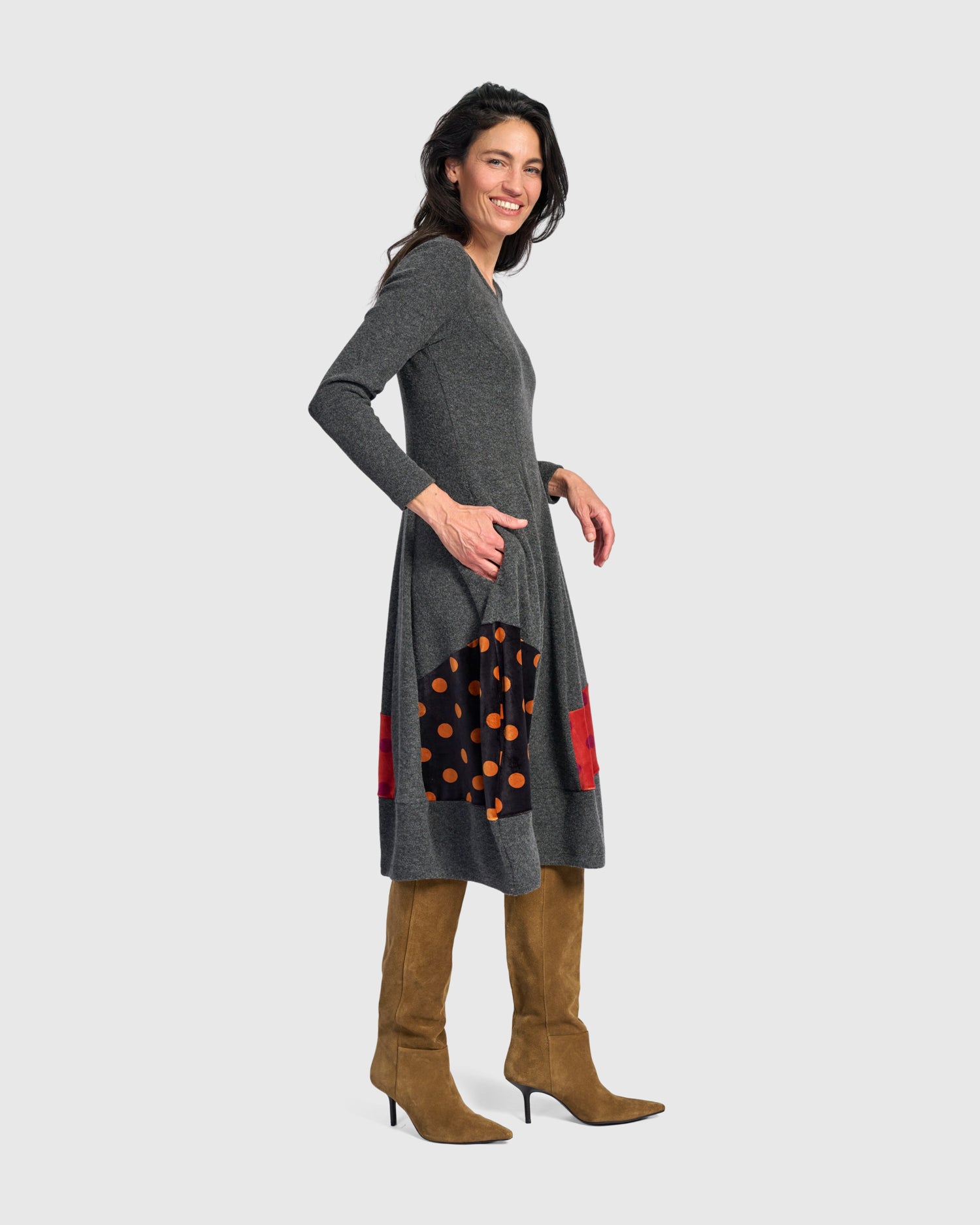 alembika-moxie-cocoon-kleid-carbon-dots image 4
