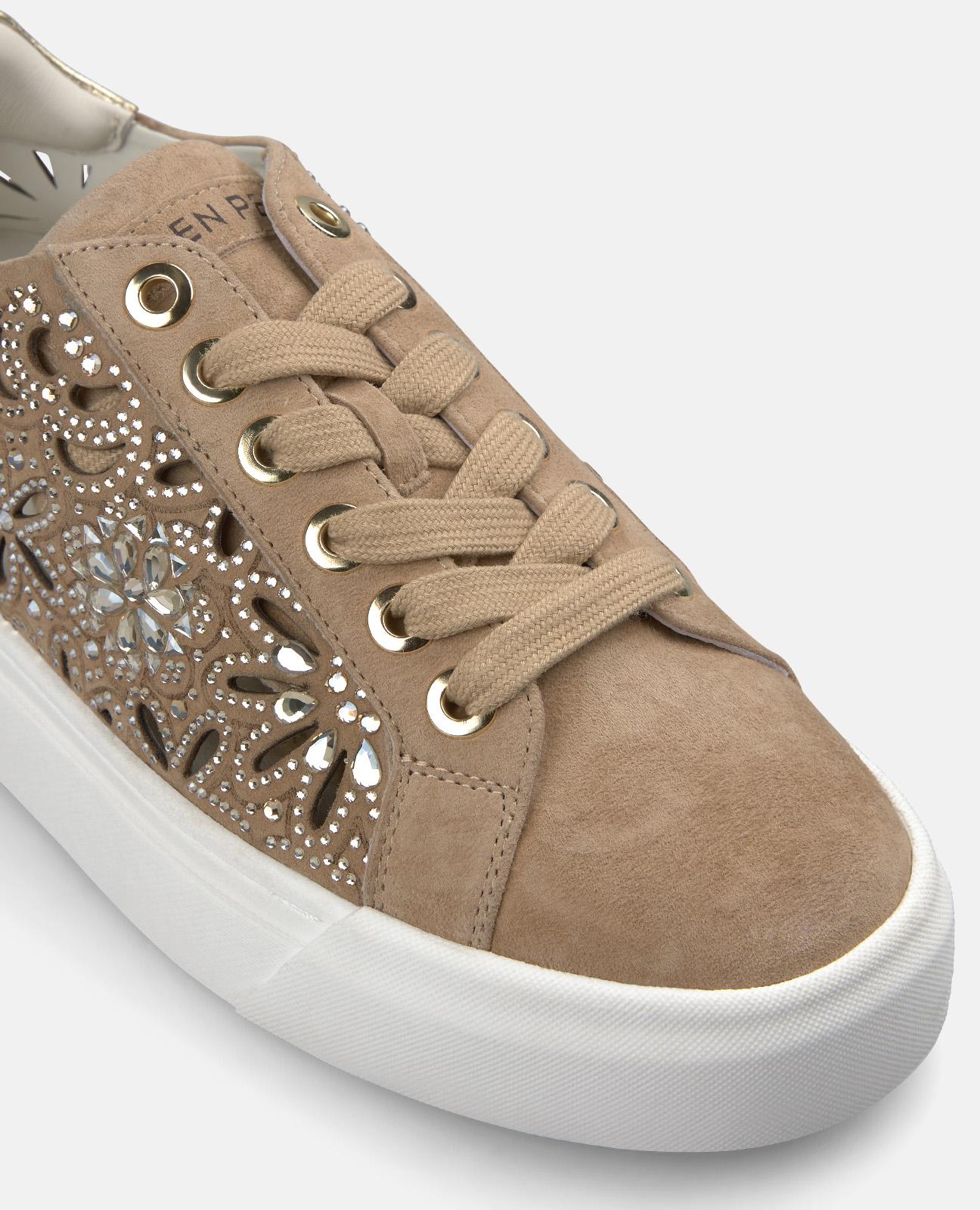 alma-en-pena-sportlicher-sneaker-mit-loch-blumenmuster-und-3-5-cm-plateau-sand image 4