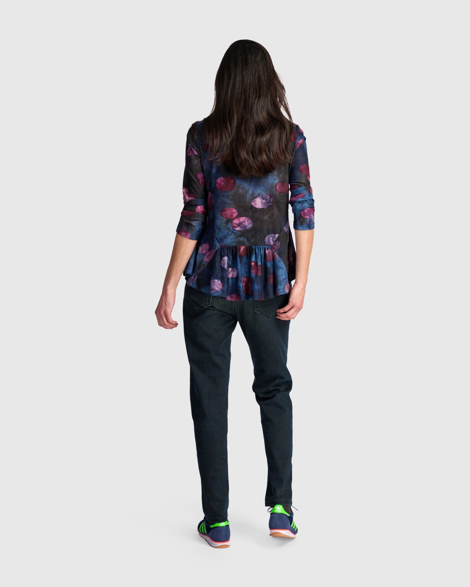 alembika-addison-flouncy-tee-damen-midnight-wine-langarm image 4