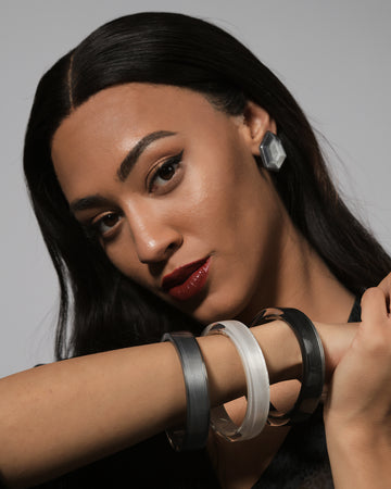 alembika-minimalist-bangle-armreif-frost image 3