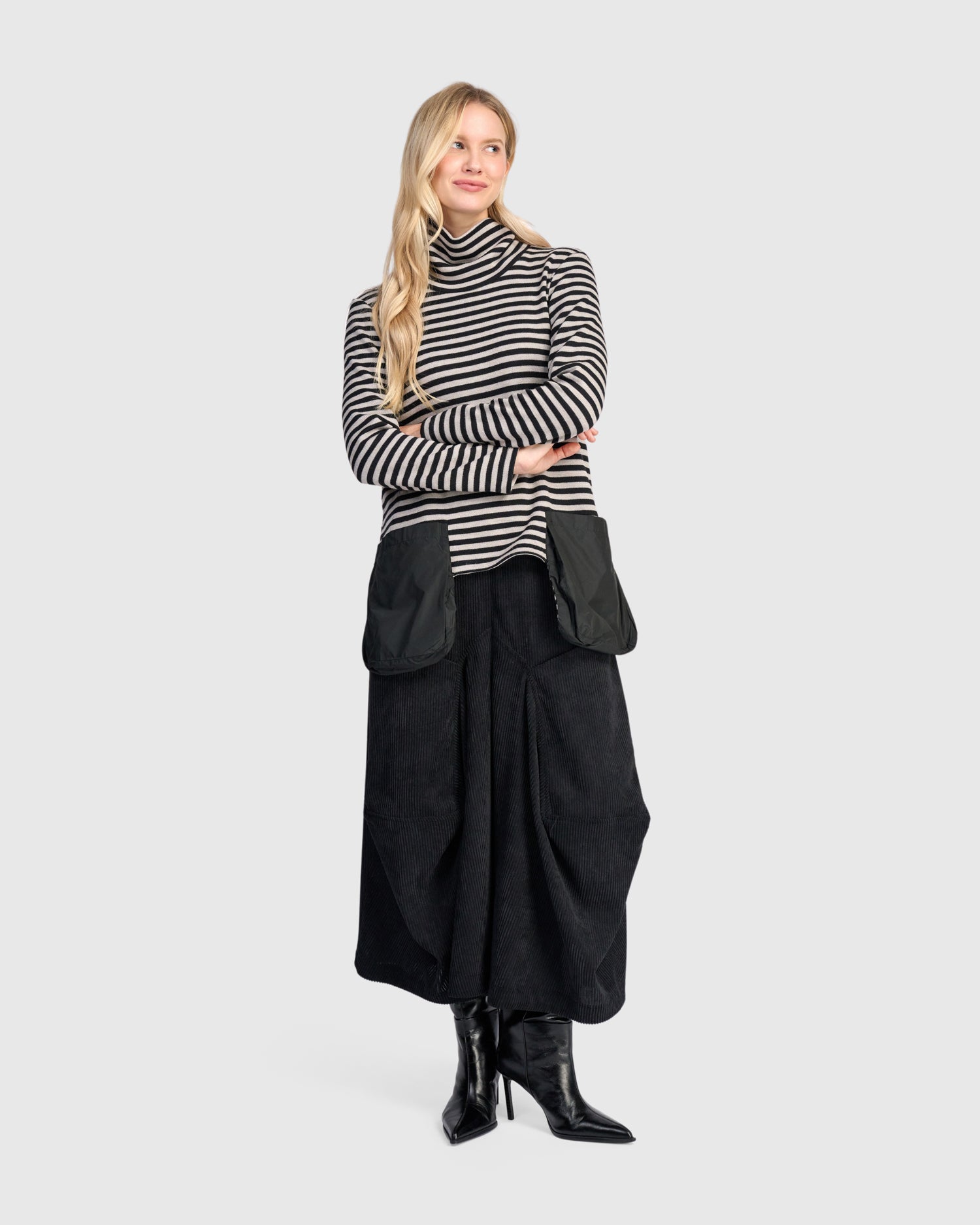 alembika-urban-vik-pockets-turtleneck-schwarz-cloud-streifen image 2