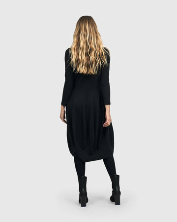 alembika-essential-turtleneck-cocoon-dress-black-midikleid image 6