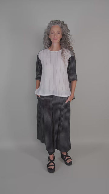 alembika-mix-stripe-keyhole-top-white-leinentop image 3