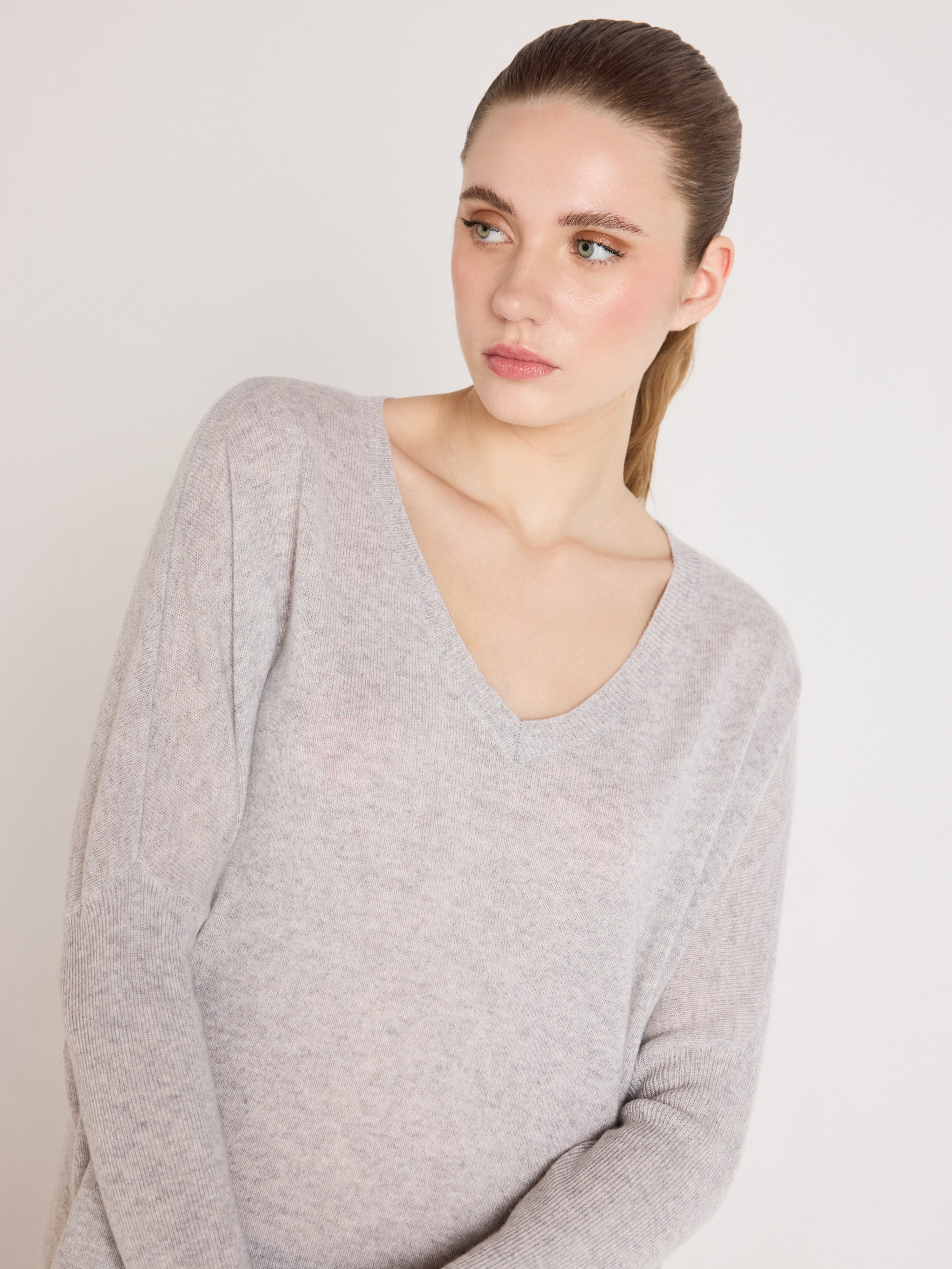 absolut-camille-kaschmir-poncho-pullover-v-ausschnitt-hellgrau image 6